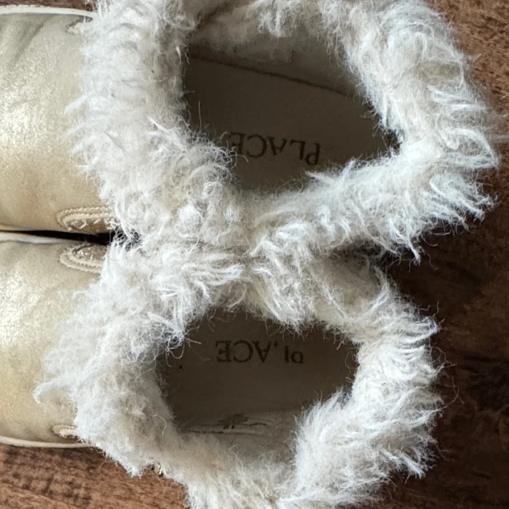 Cozy Cream & Glitter gold Kids Boots size 12